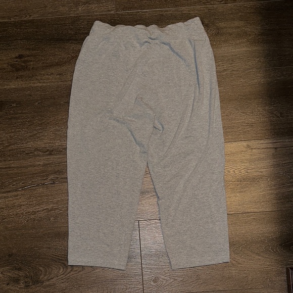Athletic Works Heather Gray Capris - Picture 3 of 4